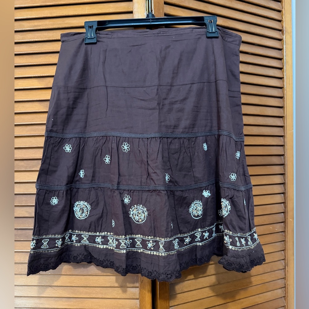 Elegant Brown Embroidered A-Line Skirt Size PL, 100% Cotton with lining.